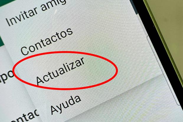 Este es el botón de "Actualizar" para poder ver los contactos recién agregados en WhatsApp. (Foto: MAG - Rommel Yupanqui)