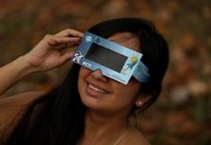 Los riesgos de mirar un eclipse solar sin lentes especiales  
