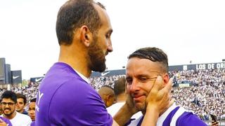 Emoción tras ganar el Clausura: el abrazo de Hernán Barcos a Pablo Lavandeira