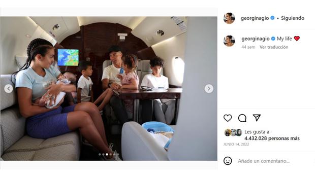 Bella Esmeralda en uno de los jets privados que tienen Georgina Rodríguez y Cristiano Ronaldo (Foto: Georgina Rodríguez/ Instagram)