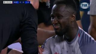 No dio más: Keita se lesionó y tuvo que ser cambiado en el Barcelona vs. Liverpool [VIDEO]