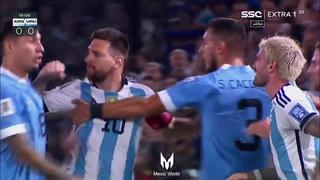 ¡Se calentó el partido! La molestia de Messi tras una falta en Argentina vs. Uruguay