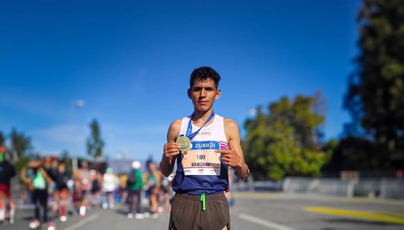 Frank Luján ganó la medalla de plata en 10 mil metros planos en los Juegos Panamericanos Junior Cali-Valle 2021.