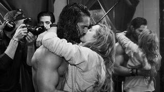 ¡Les llegó el amor! Seth Rollins y Becky Lynch confirmaron su relación con un romántico beso