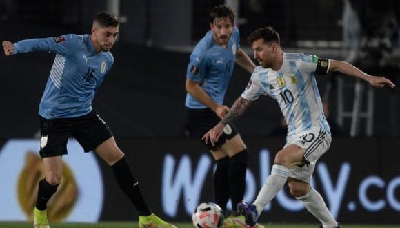 Argentina y Uruguay se miden este viernes en Montevideo por la fecha 13 de Eliminatorias 2022. (Foto: AFP)
