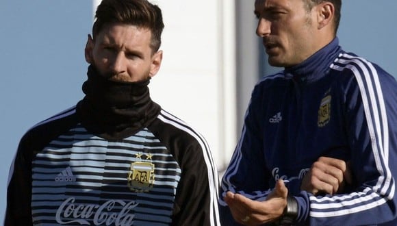 Scaloni aseguró que Messi es el primero en querer ayudar a la Selección Argentina.  (Foto: AFP)