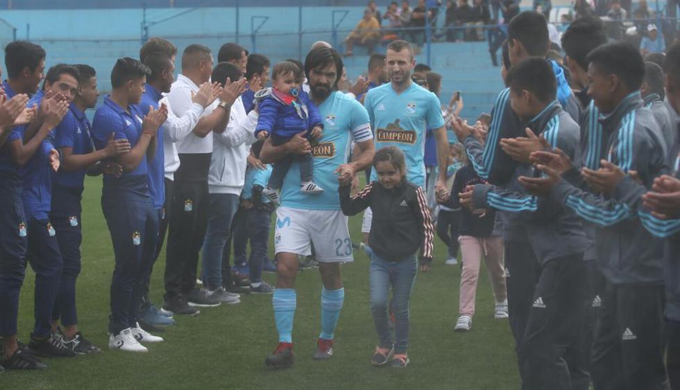 Sporting Cristal fue recibido con pasillo en el Gallardo. (Francisco Neyra)