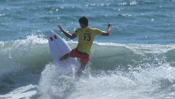 Lucca Mesinas continuará su camino rumbo a la final del surf masculino este lunes. (Foto: IPD)