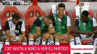 Cristiano Ronaldo invitó a niño a ver el partido desde la banca