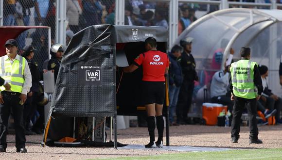 El VAR ya se había usado antes en el fútbol peruano: ocurrió en la final entre Binacional y Alianza Lima el 2019 en Juliaca. (Foto: Difusión)