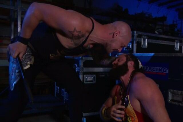 Baron Corbin atacó cruelmente a Elias. (Foto: WWE)