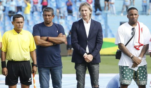 Grandes personajes del fútbol peruano en la despedida de Carlos Lobatón. (Foto: Violeta Ayasta / GEC)