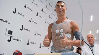 Con el corazón a mil por hora: así pasó Cristiano el reconocimiento médico con la Juventus [FOTOS]
