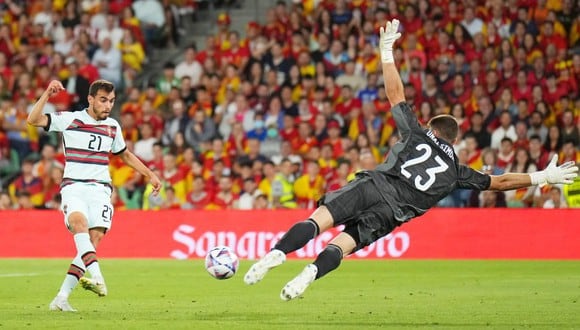No lo vieron llegar: gol de Ricardo Horta para el 1-1 de Portugal vs. España. (Foto: Getty)