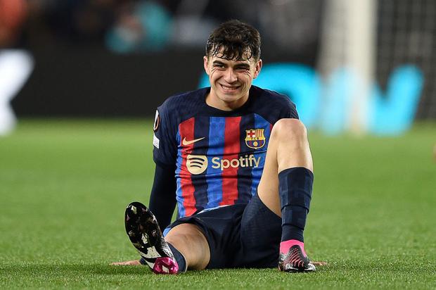 Pedri abandonó el Barcelona vs Manchester United por lesión. (Foto: AFP)