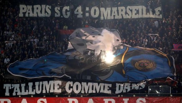 Ultra de PSG promueven festejo del título fuera del estadio. (Foto: Reuters)