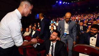 La hipocresía no va con él: la reacción de Cristiano cuando Messi es premiado da la vuelta al mundo [VIDEO]