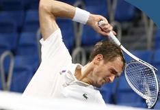 Tras ser eliminado: Medvedev reventó su raqueta contra el suelo y la tiró a la tribuna [VIDEO]