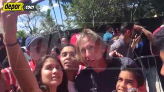 Selfies y autógrafos: El baño de popularidad que se metió Gareca en Miami [VIDEO]
