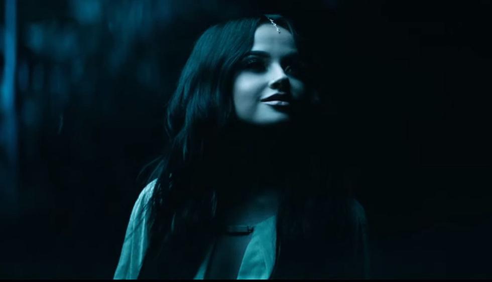 Becky G protagoniza el videoclip oficial del tema "Un mundo ideal". (Foto: Captura de video)