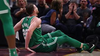 NBA: Gordon Hayward de los Celtics sufrió escalofriante lesión ante los Cavs [VIDEO]