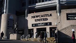 Se violan derechos humanos: exigen a la Premier League investigar fondos saudíes para comprar el Newcastle