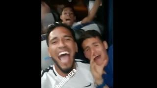 Jugadores de Alianza Lima cantaron ‘Gallo Negro’ rumbo al aeropuerto, tras ganar el título del Torneo Clausura [VIDEO]