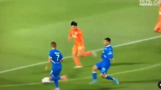 Arrancó en mediocampo y nadie lo paró: el golazo de Roberto Siucho en la Liga de China [VIDEO]
