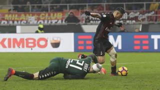 Gianluca Lapadula falló clara ocasión de gol con el AC Milan