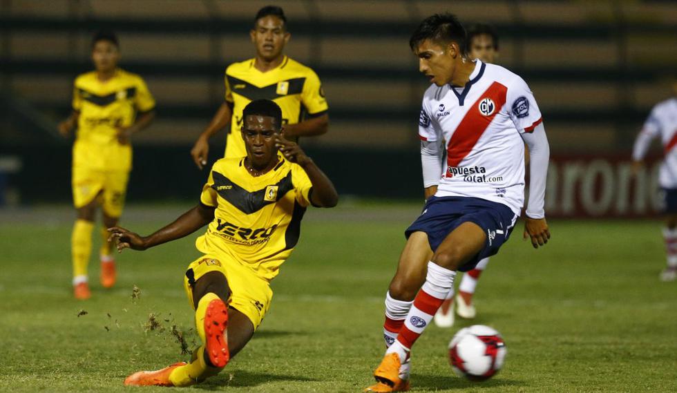 José Manzaneda,  delantero de Sport Rosario