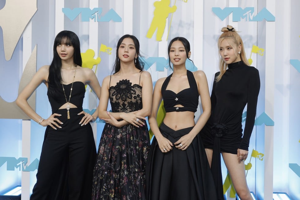 Las integrantes de Blackpink en la alfombra roja de los MTV VMAs 2022. (Foto: EFE).