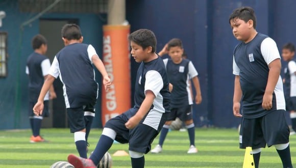 Alianza Lima continúa con las clases virtuales en su academia de fútbol formativo masculino y femenino (Foto: prensa AL)