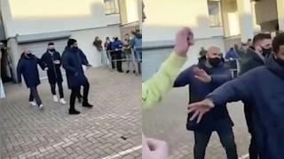 La seguridad lo salvó de una tragedia: ultras del PSV intentaron golpear a Dusan Tadic [VIDEO]