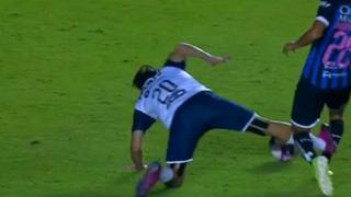 ¡Se salvó de milagro! La criminal falta de Rodofo Pizarro que pudo costarle la carrera a un jugador de Querétaro [VIDEO]