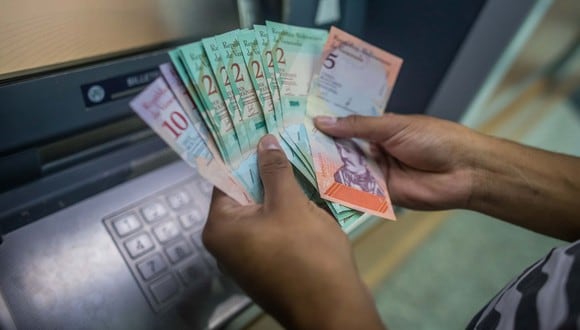 Aumento del Salario Mínimo: desde cuándo pagan y lista de beneficiarios en Venezuela. (Foto: EFE)