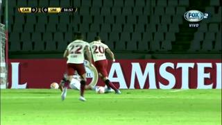 Pasó de todo en área de Carabobo: Jonathan Dos Santos casi anota el primer gol de Universitario ante Carabobo [VIDEO]