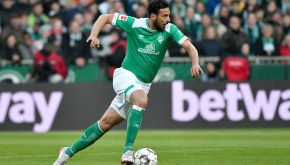 Claudio Pizarro jugó uno de sus últimos partidos con el Werder Bremen.