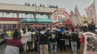 ¡Con todo el apoyo! Hinchas de Universitario realizaron banderazo en Campo Mar