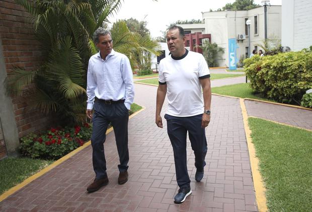 José 'Chemo' del Solar y Juan Reynoso trabajarán juntos, el primero viendo la Unidad Técnica de Menores y el segundo como DT de la Selección Peruana. (Foto: FPF)