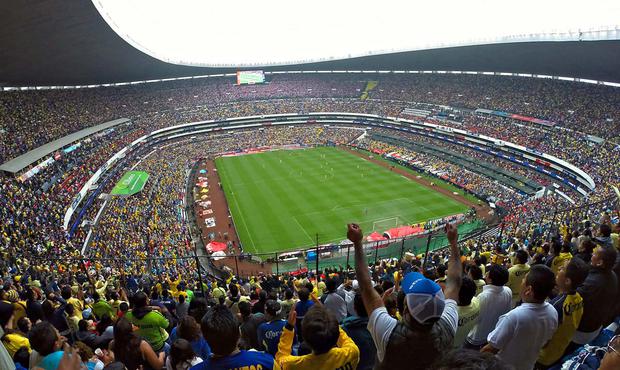 Estadio Azteca durante un partido del America.