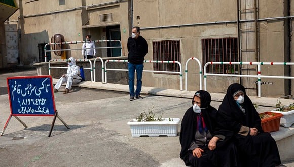 Las medidas de cuidado se han extremado en Irán con el brote descontrolado por coronavirus. (Getty)
