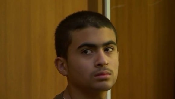 Derek Rosa durante una de las audiencias por su caso, en el que será juzgado por haber asesinado a su propia madre (Foto: ABC / YouTube)