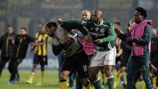 Brutal pelea se desató en el partido de Copa Libertadores entre Palmeiras y Peñarol [VIDEO]