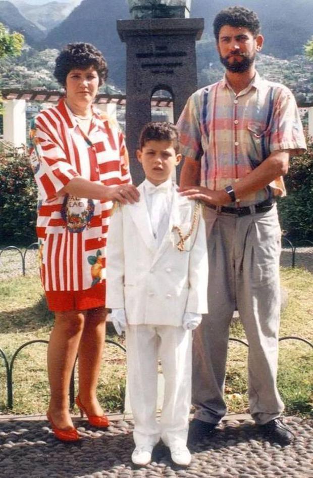 Cristiano Ronaldo junto a sus padres en Madeira. (Foto: Instagram)