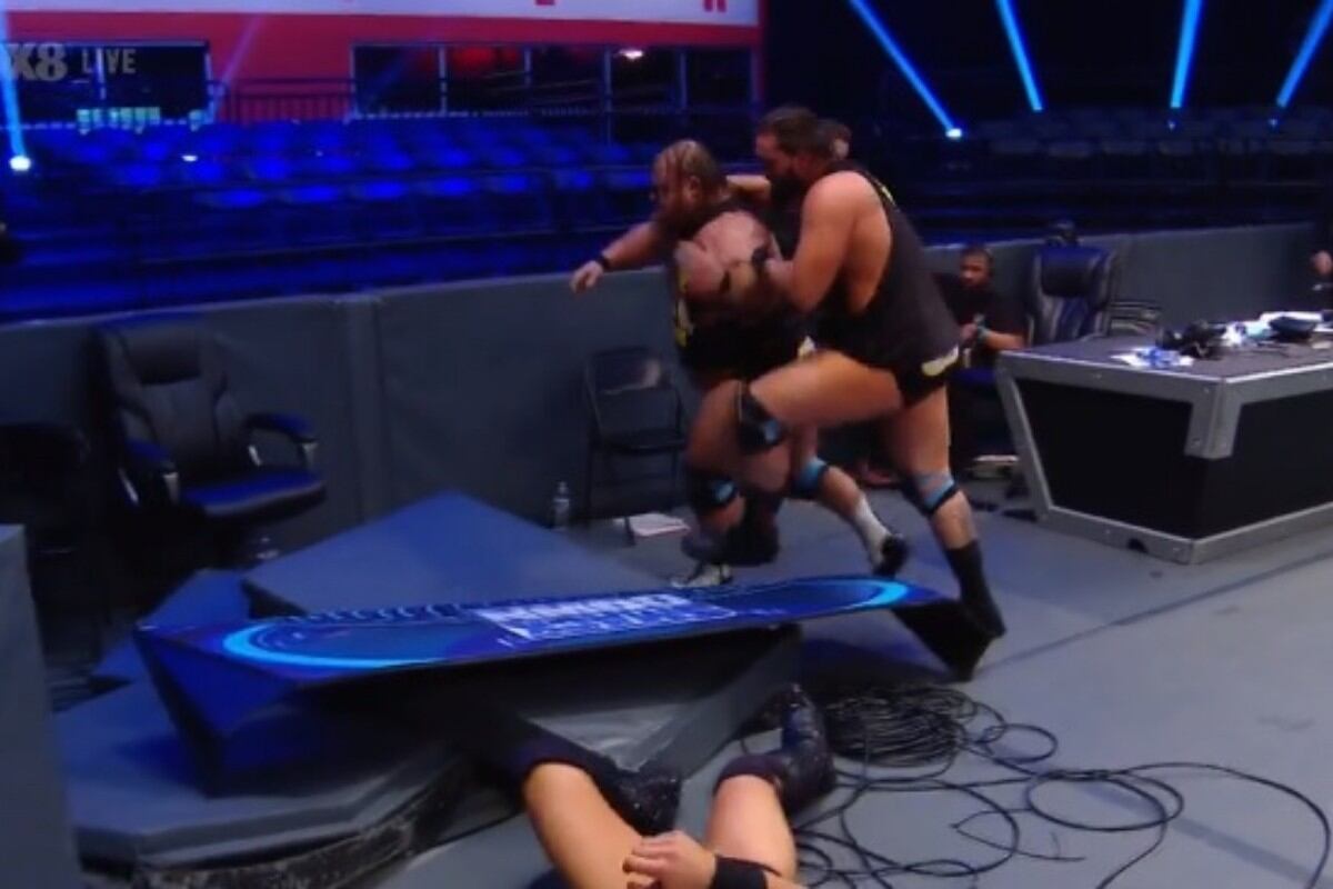 Tucker trató de detener a Otis, pero no tuvo mucho éxito. (Foto: WWE)