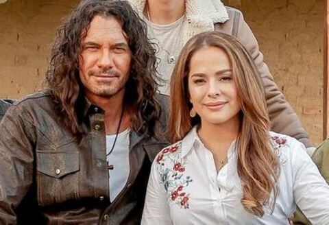 Mario Cimarro y Danna García como Juan Reyes y Norma Elizondo en "Pasión de gavilanes 2" (Foto: Telemundo)
