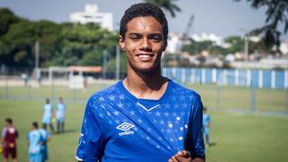 Quiere seguir los pasos de su padre: hijo de Ronaldinho a prueba en juvenil de Barcelona