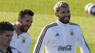 “Se lo extraña en todo”: la emoción de Messi al hablar del retiro del ‘Kun’ Agüero