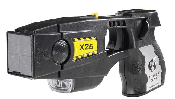 Fotografía cedida por la empresa Taser International Inc que muestra una pistola eléctrica X26. (Foto: EFE)