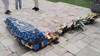 A un paso de la ‘B’: hinchas del Corinthians enviaron arreglos fúnebres y ataúdes al hotel de Gremio